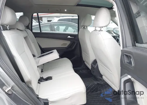 2019 Volkswagen Tiguan 2.0T Se/2.0T Sel/2.0T Sel R-Line/2.0T Sel R-Line Black z USA, uszkodzony, nr VIN 3VV2B7AX2KM054733